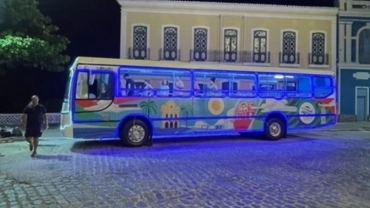 Passeio noturno de jardineira